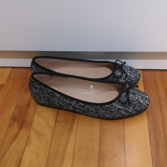Black and White Flats - Picture 2 of 2